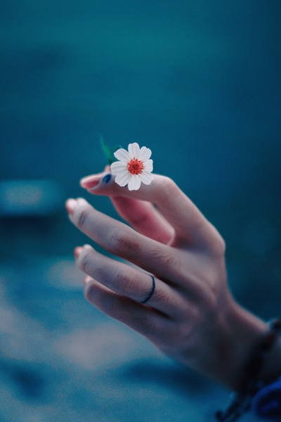 Perdere una persona cara. L’importanza di “vivere bene” il lutto, per non morire emotivamente insieme a chi ci lascia